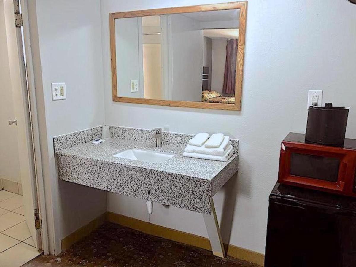 Guest Inn Yukon Kültér fotó